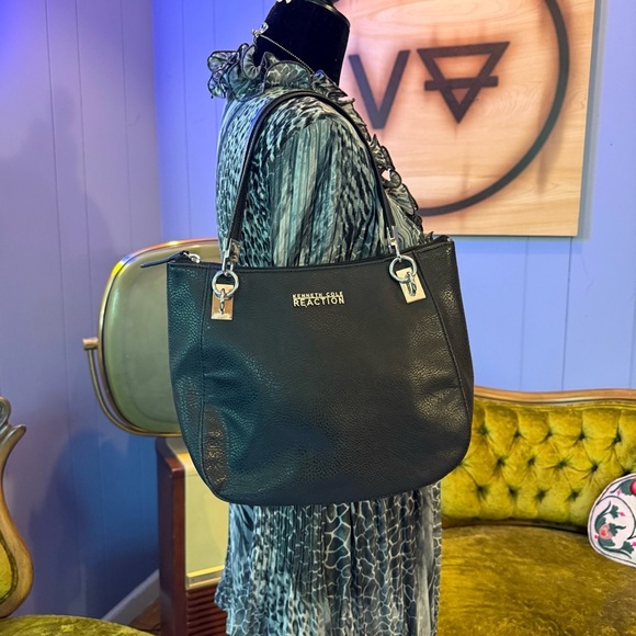 Vintage Kenneth Cole Reaction Black Faux Leather Shoulder Bag - Picture 2 of 8